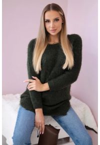 Inny - Sweter z włosem khaki. Kolekcja: plus size. Kolor: brązowy. Materiał: akryl, włókno, materiał, elastan. Sezon: zima, jesień. Styl: elegancki