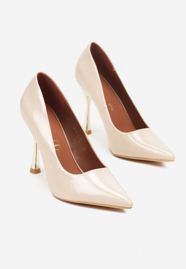 Renee - Jasnobeżowe Szpilki Vices na Klepsydrze z Wkładką ze Skóry Naturalnej Zitene. Okazja: na wesele, do pracy, na spotkanie biznesowe, na ślub cywilny. Nosek buta: szpiczasty. Kolor: beżowy. Materiał: skóra. Obcas: na szpilce. Styl: klasyczny, biznesowy. Wysokość obcasa: średni