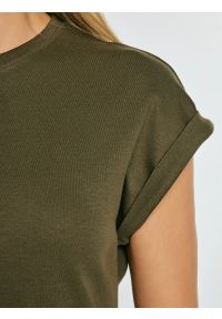 Big-Star - Koszulka damska z podwijanym rękawem khaki Adela 303. Kolor: zielony. Materiał: dzianina, żakard. Długość rękawa: krótki rękaw. Długość: krótkie. Wzór: jednolity. Styl: klasyczny #5