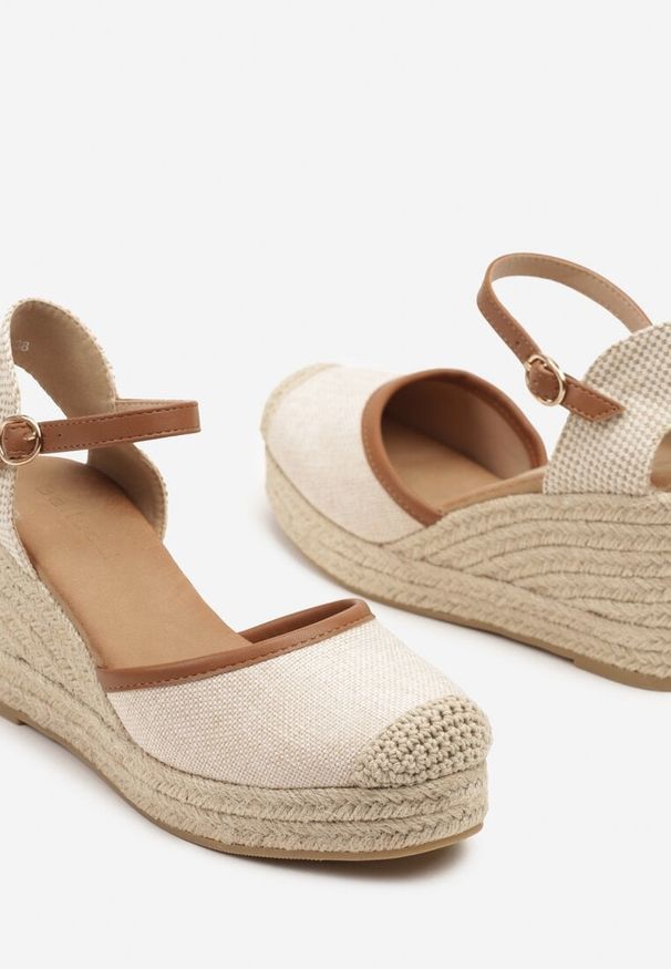 Renee - Beżowo-Brązowe Sandały Espadryle na Koturnie z Plecionki i Ozdobnym Noskiem Elanilis. Kolor: beżowy. Obcas: na koturnie