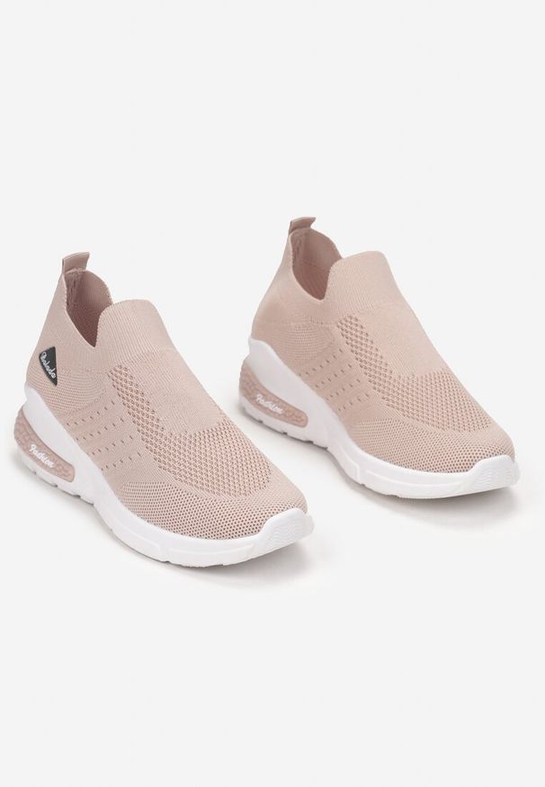 Renee - Beżowe Buty Sportowe Amathane. Wysokość cholewki: przed kostkę. Zapięcie: bez zapięcia. Kolor: beżowy. Materiał: materiał. Szerokość cholewki: normalna. Wzór: aplikacja. Obcas: na koturnie