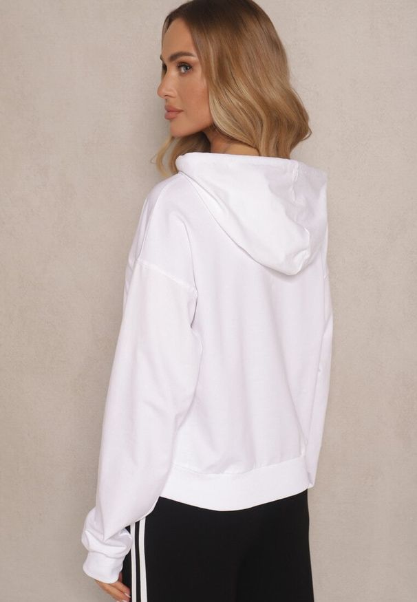 Renee - Biała Bluza o Klasycznym Kroju z Kapturem i Kieszenią Firloti. Okazja: na co dzień. Typ kołnierza: kaptur. Kolor: biały. Materiał: jeans. Styl: klasyczny