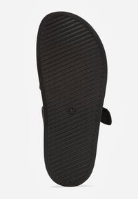 Renee - Czarne Klapki Ozdobione Geometrycznymi Paskami i Metaliczną Klamrą Hossei. Okazja: na co dzień. Kolor: czarny. Materiał: jeans. Wzór: geometria, aplikacja. Styl: casual, elegancki #9