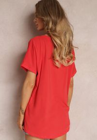 Renee - Czerwony Bawełniany T-shirt Oversize z Krótkim Rękawem i Dłuższym Tyłem Zanimara. Kolor: czerwony. Materiał: bawełna. Długość rękawa: krótki rękaw. Długość: krótkie #5