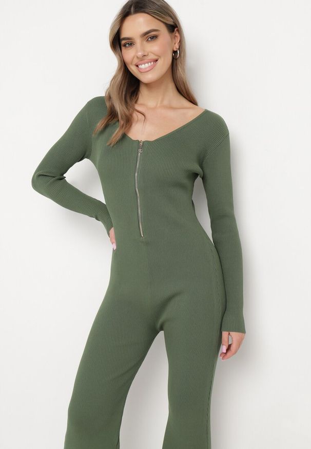 Born2be - Zielony Wiskozowy Kombinezon Bodycon z Prążkowaniem i Suwakiem Alnorema. Kolor: zielony. Materiał: wiskoza, prążkowany. Styl: elegancki