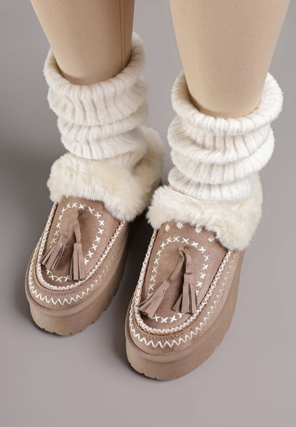 Born2be - Ciemnobeżowe Śniegowce na Grubej Podeszwie z Haftem i Futerkiem Ezilune. Kolor: beżowy. Materiał: futro. Wzór: haft. Sezon: zima. Styl: klasyczny