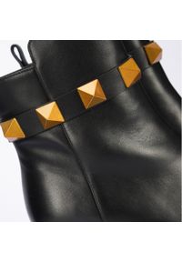 Wittchen - Damskie botki skórzane z ozdobnymi ćwiekami czarne. Okazja: na co dzień. Zapięcie: pasek. Kolor: czarny. Materiał: skóra. Sezon: lato. Obcas: na obcasie. Styl: rockowy, casual, elegancki. Wysokość obcasa: średni #6