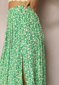 Renee - Zielona Wiskozowa Spódnica Midi z Rozcięciem na Boku Missane. Kolor: zielony. Materiał: wiskoza