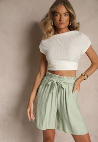 Renee - Zielone Szorty z Wiskozy High Waist Ozdobione Paskiem Lumilirae. Okazja: na co dzień. Stan: podwyższony. Kolor: zielony. Materiał: wiskoza. Wzór: aplikacja. Sezon: lato. Styl: elegancki, casual