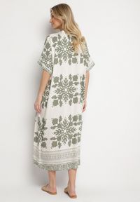 Born2be - Ciemnozielona Sukienka Pudełkowa z Wiskozy z Dekoltem w Serek w Etniczny Wzór Abrellis. Okazja: na spacer, na co dzień. Typ kołnierza: dekolt w serek. Kolor: zielony. Materiał: wiskoza. Długość rękawa: krótki rękaw. Styl: casual, elegancki #4