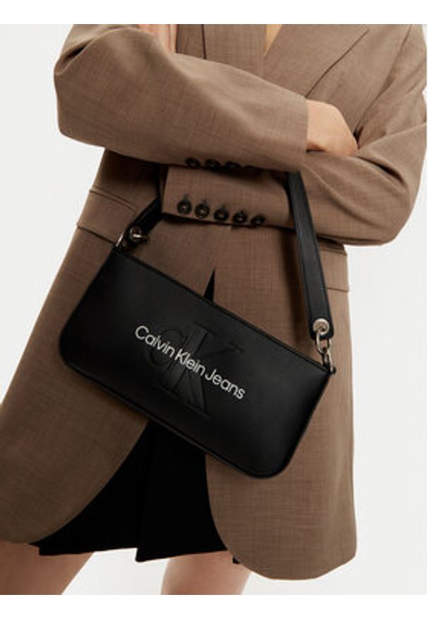 Calvin Klein Jeans Torebka Sculpted Shoulder Pouch25 Mono K60K610679 Czarny. Kolor: czarny. Materiał: skórzane