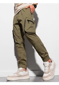 Ombre Clothing - Spodnie męskie joggery P960 - oliwkowe - M. Kolor: oliwkowy. Materiał: materiał, bawełna #6
