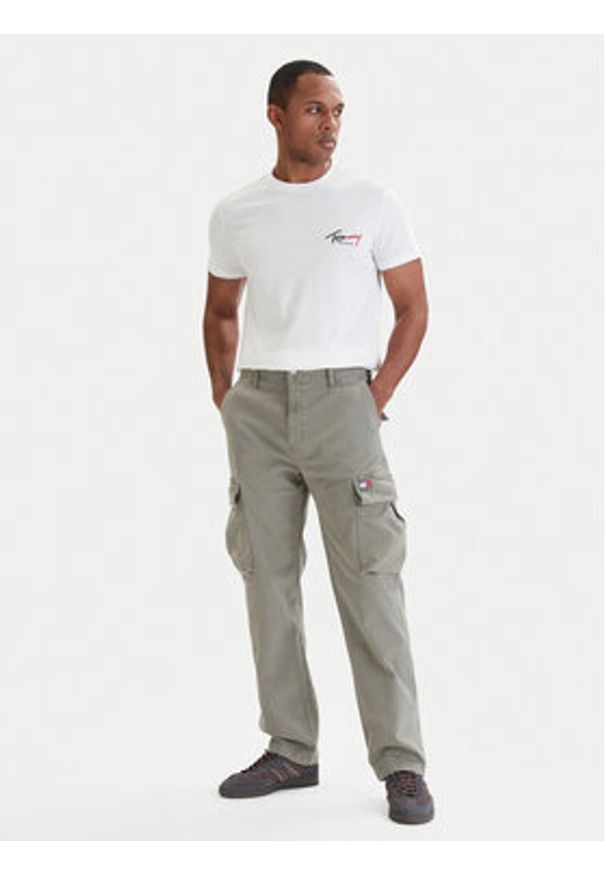 Tommy Jeans Spodnie cargo Otis DM0DM22403 Zielony Regular Fit. Kolor: zielony. Materiał: bawełna