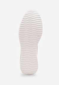 Renee - Złote Mokasyny z Ekozamszu na Platformie Ozdobione Paseczkiem Adrancia. Kolor: złoty. Materiał: zamsz. Wzór: aplikacja. Obcas: na platformie #7