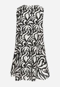 Born2be - Czarna Rozkloszowana Sukienka z Wiskozy o Trapezowym Kroju Bez Rękawów Folariela. Okazja: na co dzień. Kolor: czarny. Materiał: wiskoza. Długość rękawa: bez rękawów. Typ sukienki: trapezowe. Styl: klasyczny, casual, elegancki #2