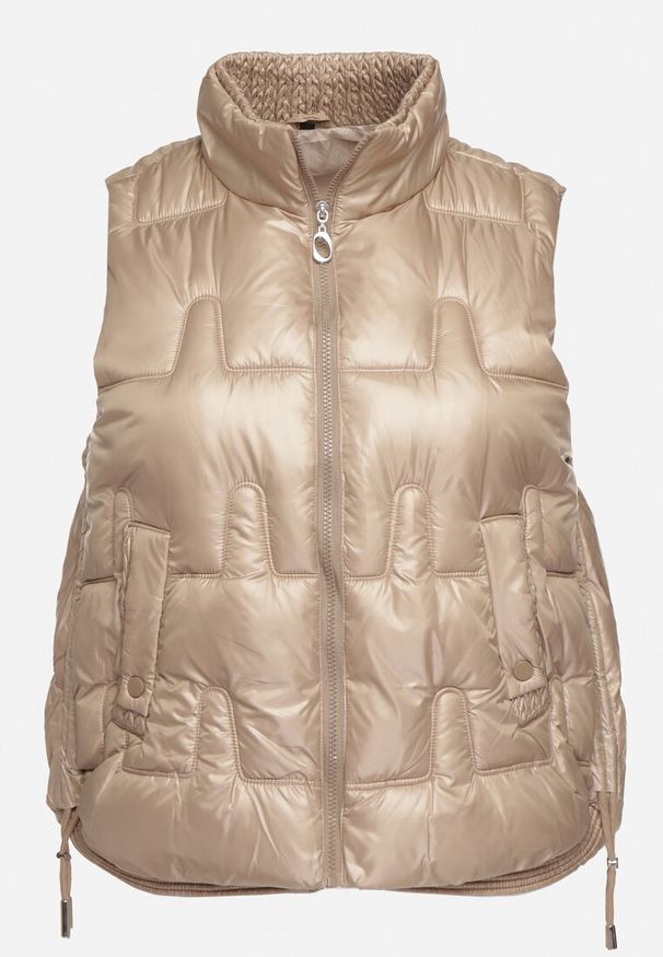 Born2be - Beżowa Kamizelka Pikowana z Wysokim Kołnierzem i Kieszeniami Irinae. Okazja: na co dzień, na spotkanie biznesowe. Kolor: beżowy. Materiał: jeans. Styl: casual, biznesowy