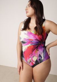 Born2be - Czarny Gładki Strój Kąpielowy Jednoczęściowy z Akwarelowym Printem Amalidoe. Kolor: czarny. Materiał: len. Wzór: nadruk, gładki #4