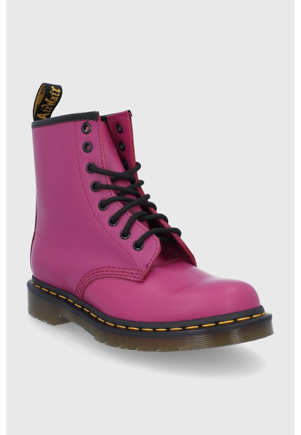 Dr. Martens - Workery skórzane 1460. Nosek buta: okrągły. Zapięcie: sznurówki. Kolor: różowy. Materiał: skóra