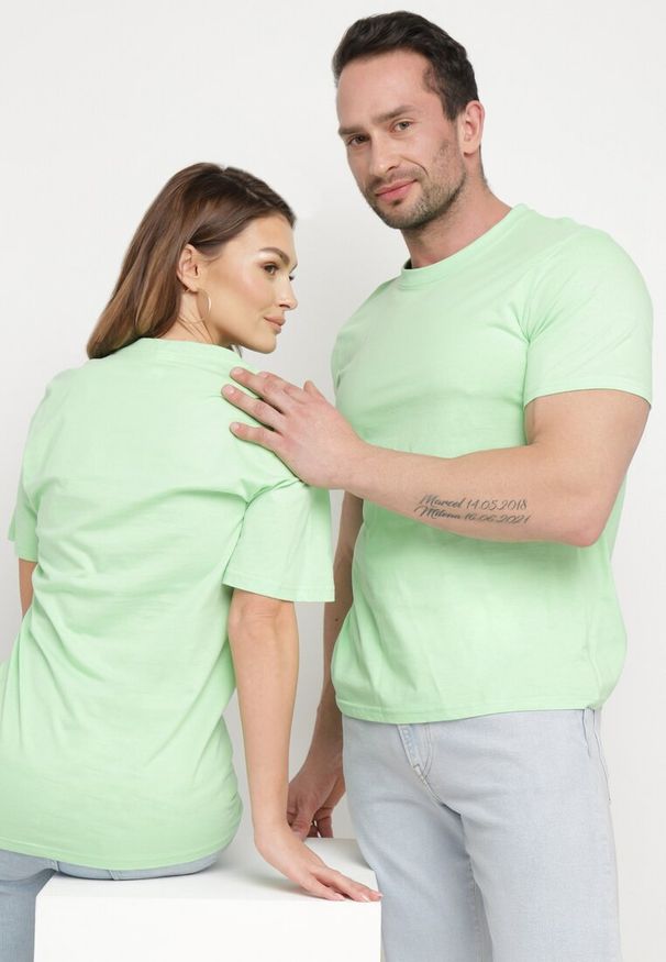 Born2be - Zielona Koszulka Avonmorra. Kolor: zielony. Materiał: dzianina, bawełna, jeans. Długość rękawa: krótki rękaw. Długość: krótkie. Wzór: gładki