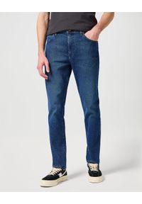 Wrangler - WRANGLER LARSTON MĘSKIE SPODNIE JEANSOWE JEANSY DŻINSY THE ROCK W18S8450X 112335242. Styl: rockowy