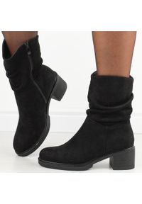 POTOCKI - Czarne botki damskie na obcasie Potocki 51303. Nosek buta: okrągły. Kolor: czarny. Materiał: zamsz. Szerokość cholewki: normalna. Sezon: zima, jesień. Styl: elegancki, klasyczny #1