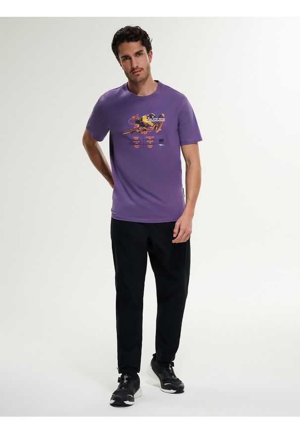 4f - 4F T-shirt relaxed z nadrukiem męski - fioletowy XL. Okazja: na co dzień. Kolor: fioletowy. Materiał: materiał, bawełna, dzianina. Wzór: nadruk. Styl: casual