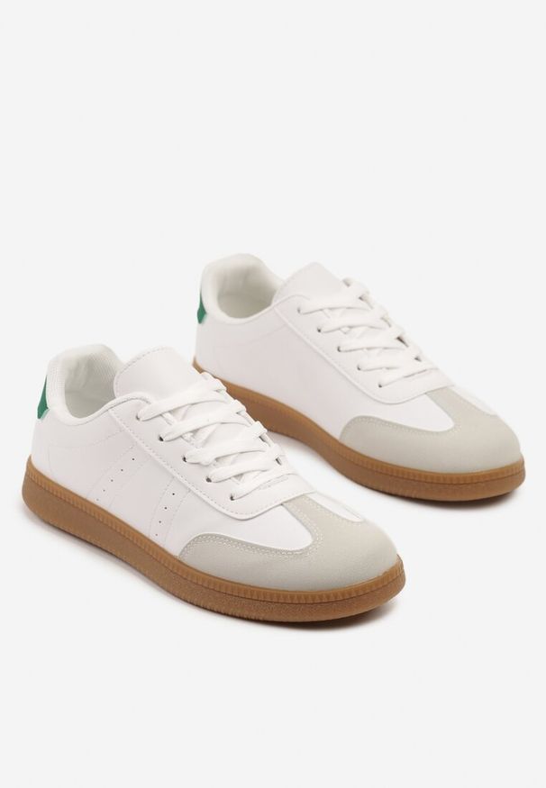Born2be - Białe Sneakersy w Stylu Tenisówek z Perforacją Reiaris. Okazja: na co dzień. Zapięcie: sznurówki. Kolor: biały. Materiał: jeans, materiał