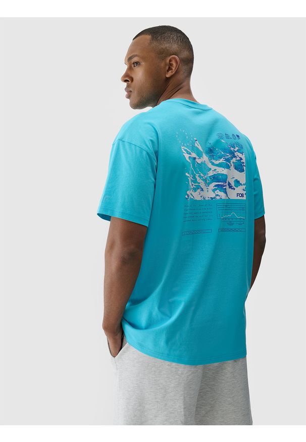 4f - 4F T-shirt oversize z nadrukiem męski - turkusowy XL. Okazja: na co dzień. Kolor: turkusowy. Materiał: bawełna, jersey, dzianina. Długość rękawa: krótki rękaw. Długość: krótkie. Wzór: nadruk. Styl: sportowy, casual, klasyczny