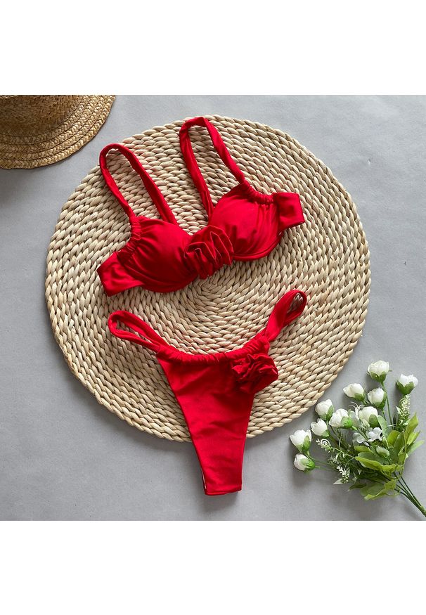 Intica - Bikini damskie z kwiatami 3D na lato Mui. Kolor: czerwony. Materiał: materiał. Wzór: kwiaty