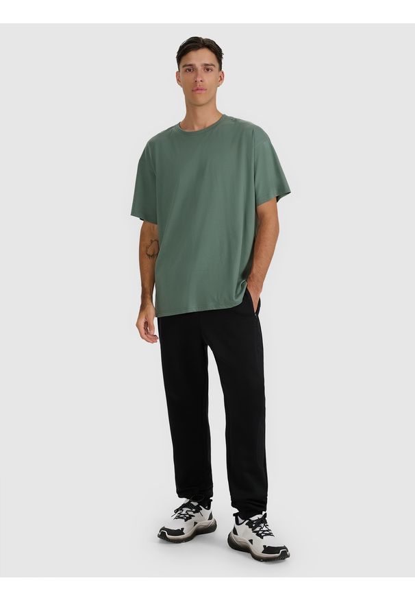 4f - 4F Spodnie dresowe joggery męskie - czarne XL. Kolor: czarny. Materiał: dresówka