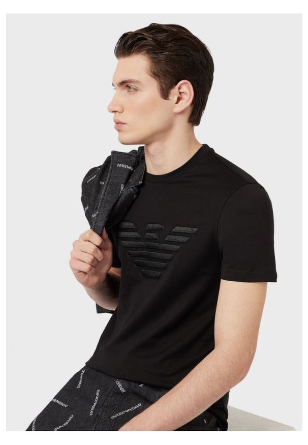 Emporio Armani - EMPORIO ARMANI T-shirt męski, czarny wyszywane logo. Kolor: czarny. Materiał: bawełna, prążkowany. Długość rękawa: krótki rękaw. Długość: krótkie