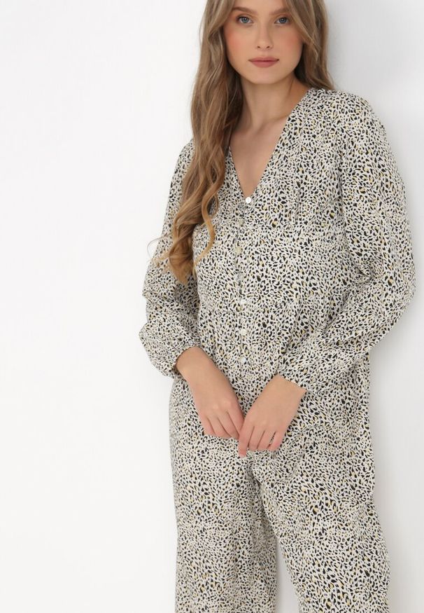 Born2be - Biało-Zielony Kombinezon Pyrhele. Okazja: na co dzień. Kolor: zielony. Długość: długie. Wzór: nadruk. Styl: elegancki, casual