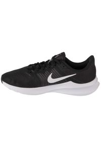 Buty do biegania męskie Nike Downshifter 11. Zapięcie: sznurówki. Kolor: czarny. Materiał: skóra, syntetyk, tkanina, materiał. Szerokość cholewki: normalna. Model: Nike Downshifter