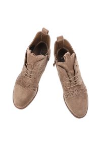 Botki damskie S.Barski, cholewka materiałowa ażurowa niski obcas lekka forma, beżowe, HY61-8009. Kolor: beżowy. Materiał: materiał. Szerokość cholewki: normalna. Wzór: ażurowy. Obcas: na obcasie. Wysokość obcasa: niski #6