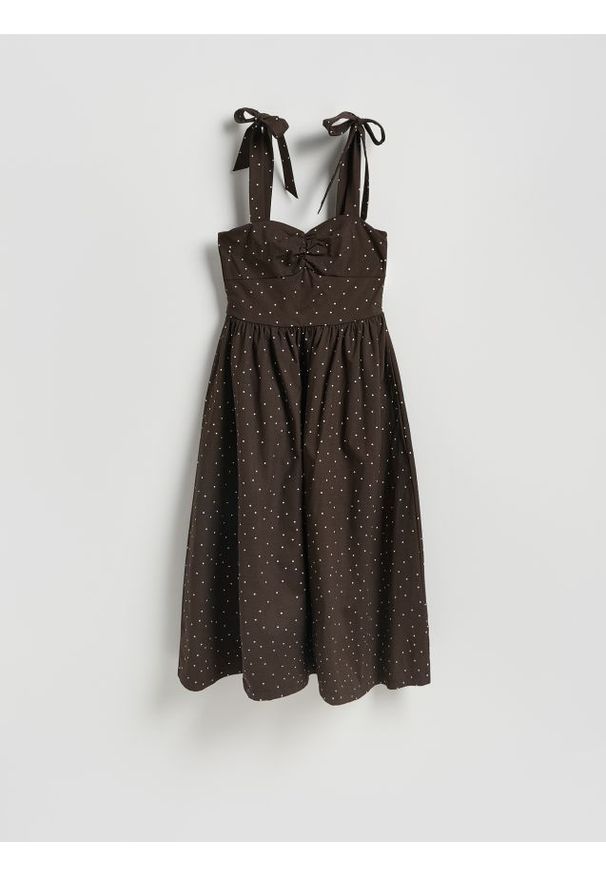 Reserved - Sukienka midi w groszki - ciemnobrązowy. Kolor: brązowy. Materiał: tkanina. Wzór: grochy. Długość: midi