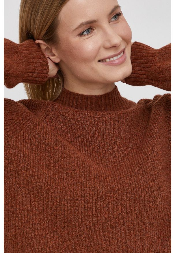 Tom Tailor Sweter damski kolor brązowy. Okazja: na co dzień. Kolor: brązowy. Materiał: dzianina, poliester. Długość rękawa: raglanowy rękaw. Styl: casual