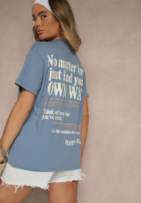 Renee - Niebieski T-shirt z Bawełny o Kroju Oversize Fillinea. Okazja: na co dzień. Kolor: niebieski. Materiał: bawełna. Wzór: napisy, aplikacja. Styl: klasyczny, casual #5