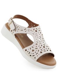 Sandały damskie na podwyższeniu ażurowe kremowe Sergio Leone SK850. Kolor: kremowy. Materiał: skóra ekologiczna. Wzór: ażurowy #1