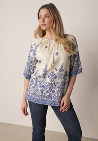 Born2be - Niebieska Bluzka z Wiskozy z Kwiatowym Wzorem Wiązaniem i Frędzlami Hawnalue. Okazja: do pracy, na co dzień, na spacer. Kolor: niebieski. Materiał: wiskoza. Wzór: kwiaty. Styl: boho, elegancki, casual #1