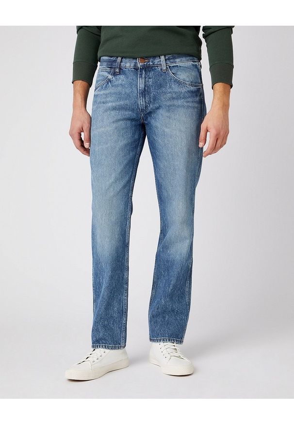 Wrangler - MĘSKIE SPODNIE JEANSOWE WRANGLER GREENSBORO STONE EROSION W15QSF667 112141198