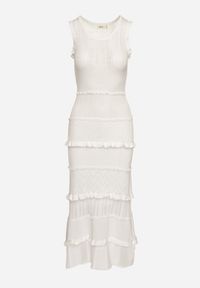 Born2be - Biała Sweterkowa Sukienka Midi z Falbankami Gadise. Typ kołnierza: kołnierz z falbankami. Kolor: biały. Wzór: aplikacja. Długość: midi #5