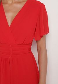 Born2be - Czerwona Kopertowa Sukienka Maxi z Gumką w Pasie Narlin. Okazja: na wesele, na studniówkę, na ślub cywilny. Typ kołnierza: dekolt w serek. Kolor: czerwony. Typ sukienki: kopertowe. Styl: klasyczny. Długość: maxi #4