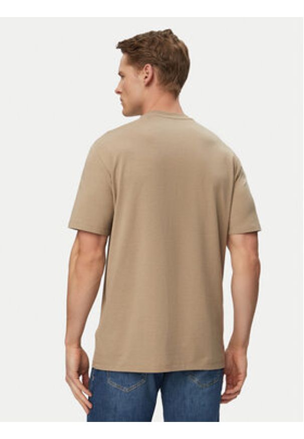 Guess T-Shirt M6GI21 K3053 Khaki Regular Fit. Kolor: brązowy. Materiał: bawełna