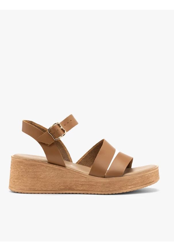 Ryłko - Jasnobrązowe sandały damskie z platformą. Zapięcie: sprzączka. Kolor: brązowy. Materiał: skóra. Obcas: na platformie. Styl: street, klasyczny. Wysokość obcasa: średni