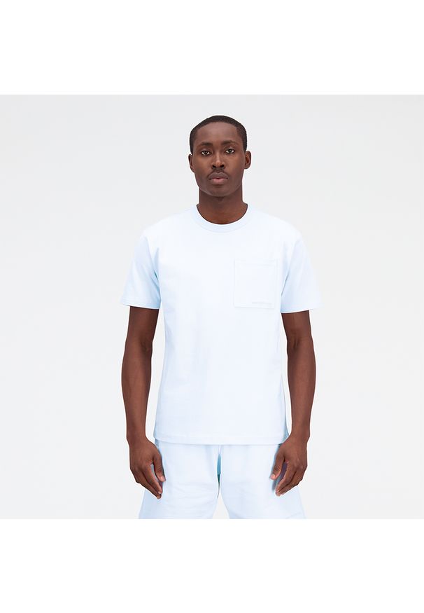 Koszulka męska New Balance MT23567IB – niebieska. Kolor: niebieski. Materiał: materiał, bawełna. Wzór: napisy