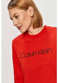 Calvin Klein - Bluza bawełniana. Okazja: na co dzień. Typ kołnierza: bez kaptura. Kolor: czerwony. Materiał: bawełna. Wzór: nadruk. Styl: casual #4