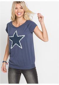 bonprix - Shirt z gwiazdą. Kolor: niebieski. Wzór: aplikacja