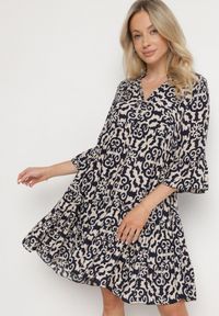 Born2be - Granatowa Sukienka Rozkloszowana z Bawełny w Etniczny Wzór Zalista. Okazja: na co dzień. Kolor: niebieski. Materiał: bawełna. Typ sukienki: rozkloszowane. Styl: boho, casual #1