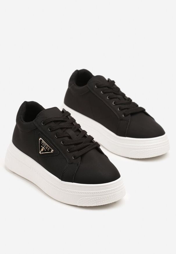 Born2be - Czarne Sneakersy Vices na Platformie z Ozdobną Aplikacją Aramiella. Okazja: na co dzień. Kolor: czarny. Materiał: jeans. Wzór: aplikacja. Obcas: na platformie