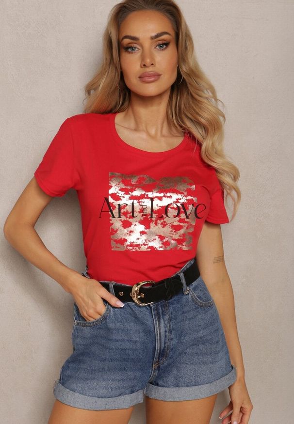Renee - Czerwony T-shirt z Bawełny z Nadrukiem o Metalicznym Połysku Abiana. Okazja: na co dzień. Kolor: czerwony. Materiał: bawełna. Wzór: nadruk. Styl: casual, elegancki, wizytowy
